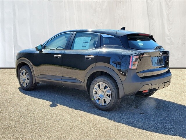 2025 Nissan Kicks S photo 2