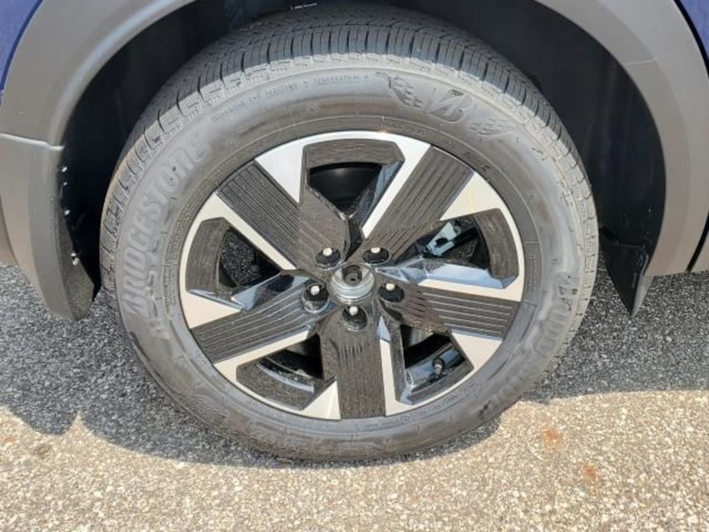 Used 2025 Nissan Kicks SV SUV