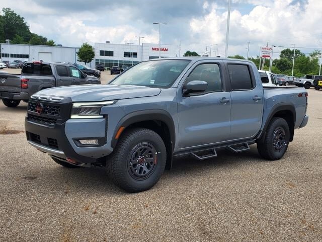 2025 Nissan Frontier PRO-4X photo 2