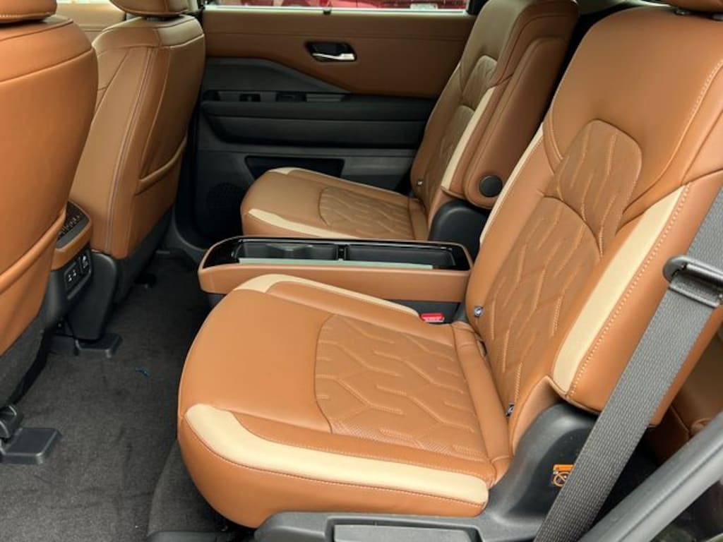 New 2026 Nissan Pathfinder Platinum SUV