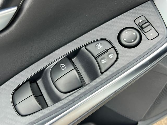 2025 Nissan Sentra SR - Photo 12