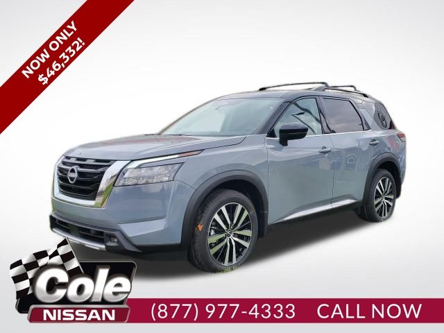 2025 Nissan Pathfinder Platinum's photo