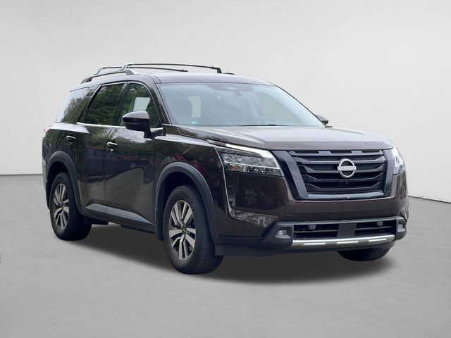 2022 Nissan Pathfinder SL 4WD's photo