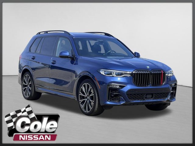2021 BMW X7 M50i's photo