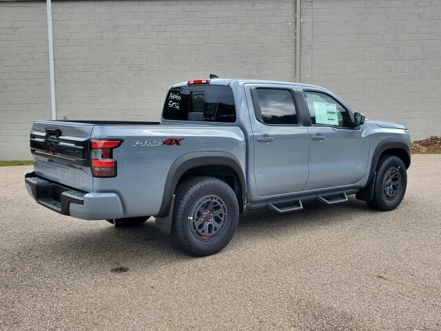 2025 Nissan Frontier PRO-4X photo 4