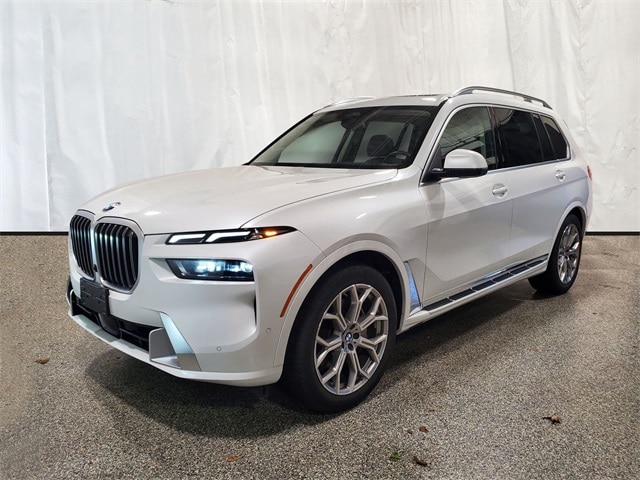 Used 2024 BMW X7 40i with VIN 5UX23EM03R9S95125 for sale in Kalamazoo, MI