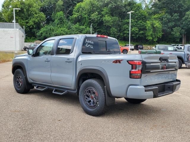 2025 Nissan Frontier PRO-4X photo 3