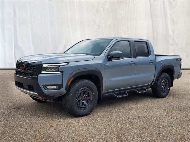 2025 Nissan Frontier PRO-4X photo 2