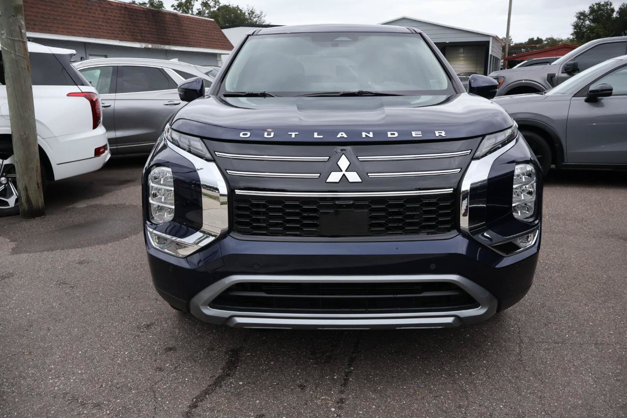 Used 2025 Mitsubishi Outlander SE SUV