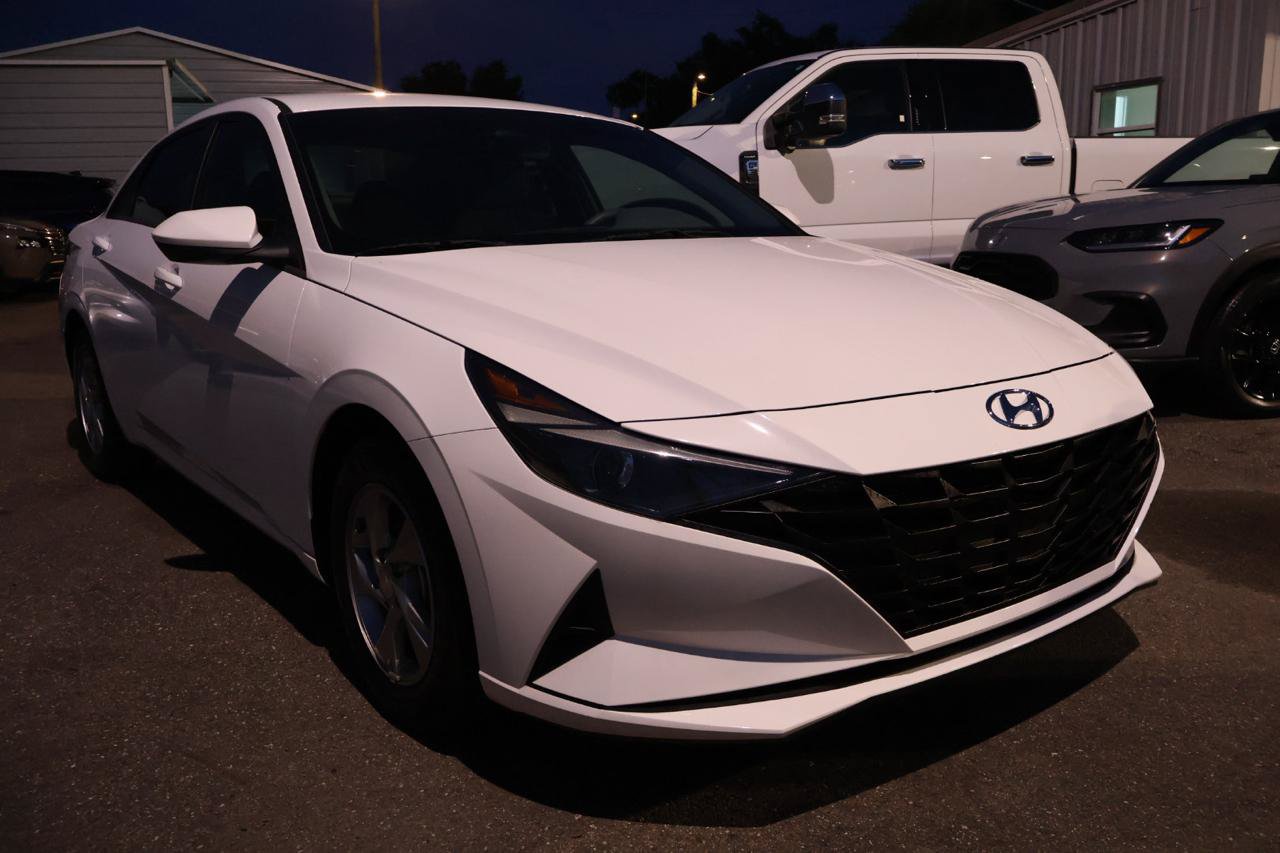 Used 2023 Hyundai Elantra SE Sedan