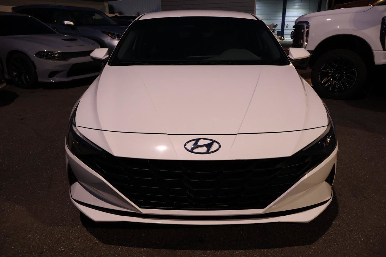 Used 2023 Hyundai Elantra SE Sedan