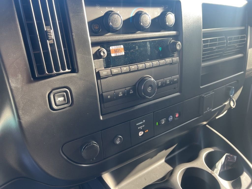 2025 Chevrolet Express Cargo Work Van - Photo 14