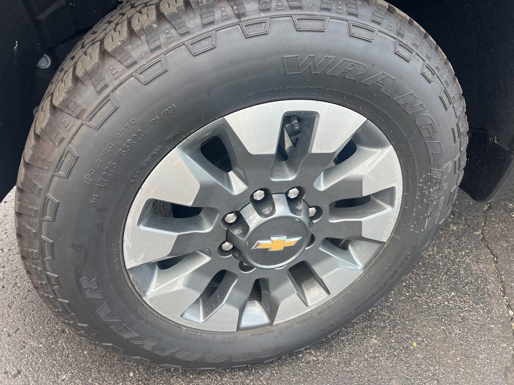 2025 Chevrolet Silverado 3500HD LT photo 3