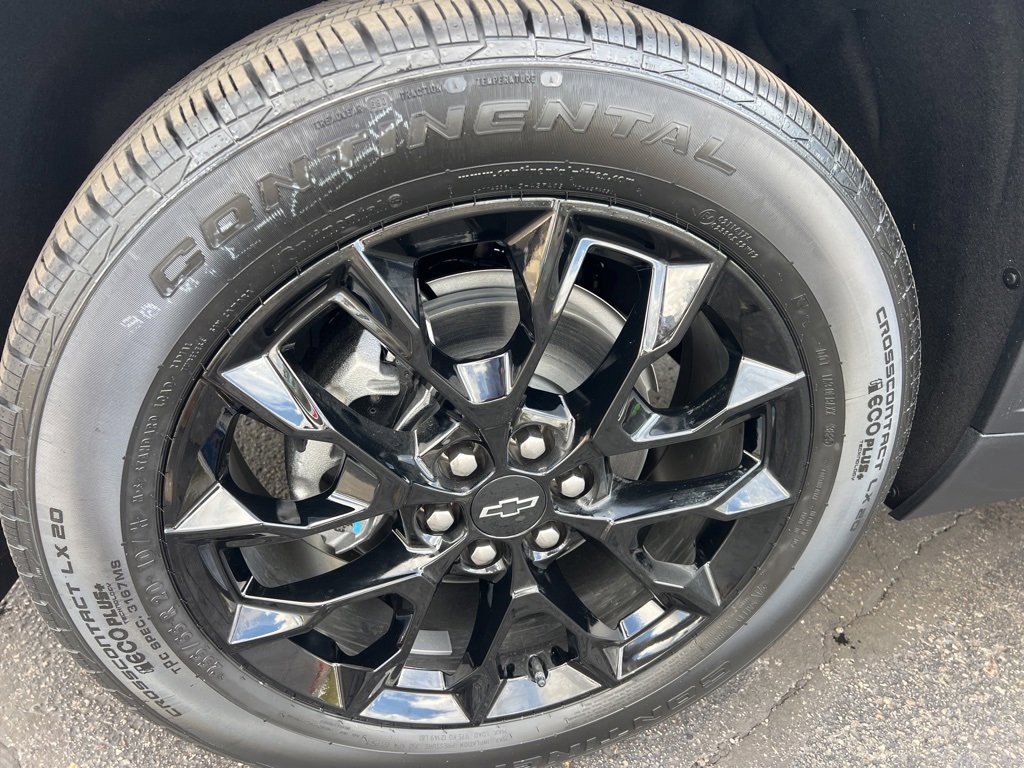 2026 Chevrolet Traverse photo 2