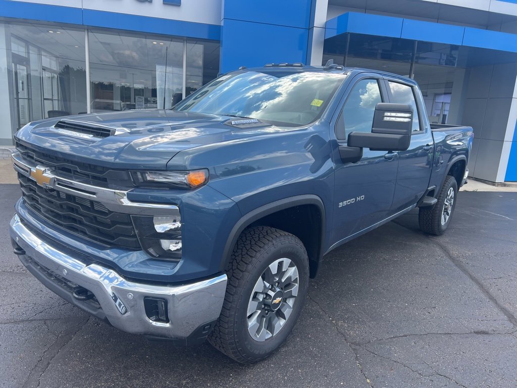 2025 Chevrolet Silverado 3500HD LT photo 2