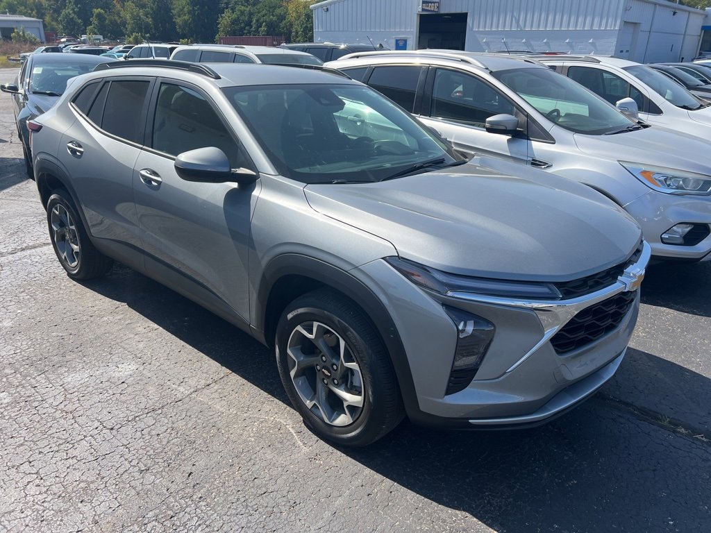 2024 Chevrolet Trax LT photo 4