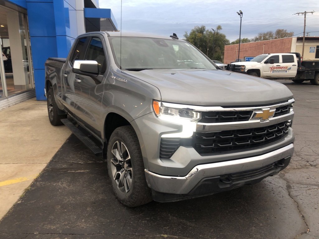 2023 Chevrolet Silverado 1500 LT photo 3
