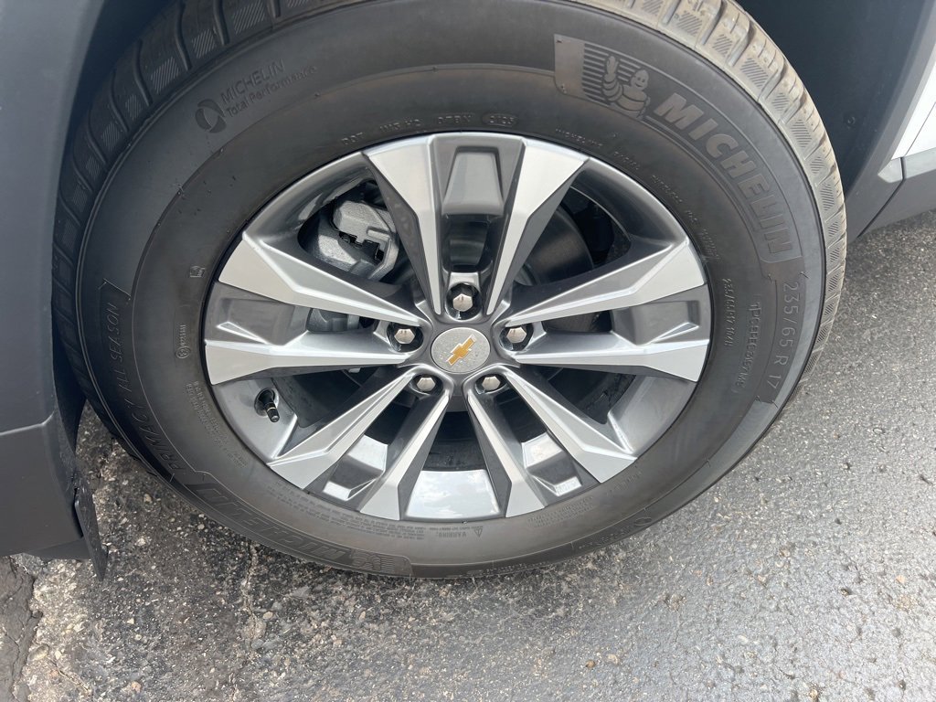 2026 Chevrolet Equinox LT photo 2