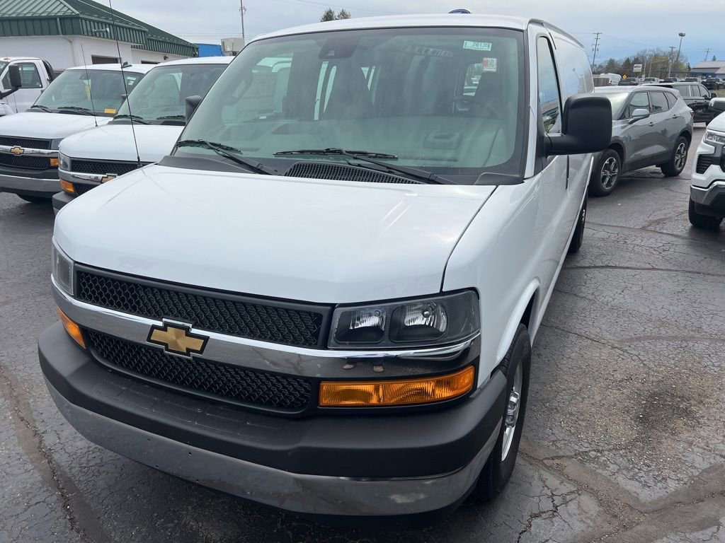 2026 Chevrolet Express 2500 Extended Work Van HD's photo