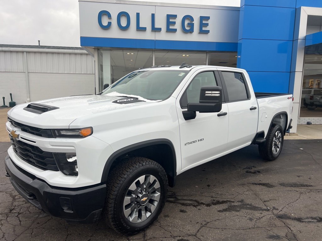 2026 Chevrolet Silverado HD Custom's photo