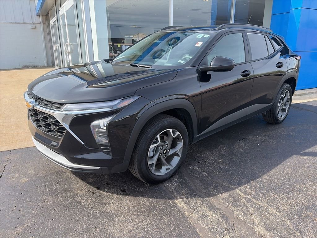 Used 2025 Chevrolet Trax LT SUV