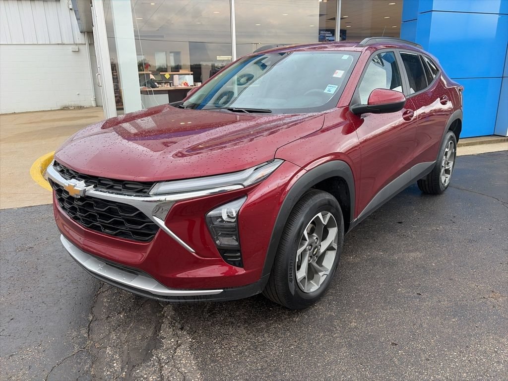 Used 2025 Chevrolet Trax LT SUV