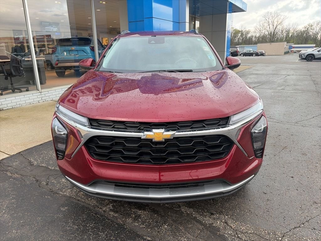 Used 2025 Chevrolet Trax LT SUV