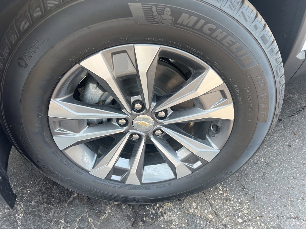 2026 Chevrolet Equinox LT photo 2