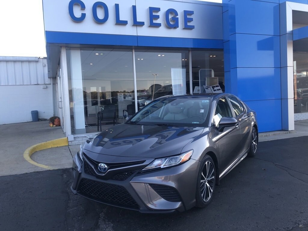 Used 2020 Toyota Camry Hybrid SE