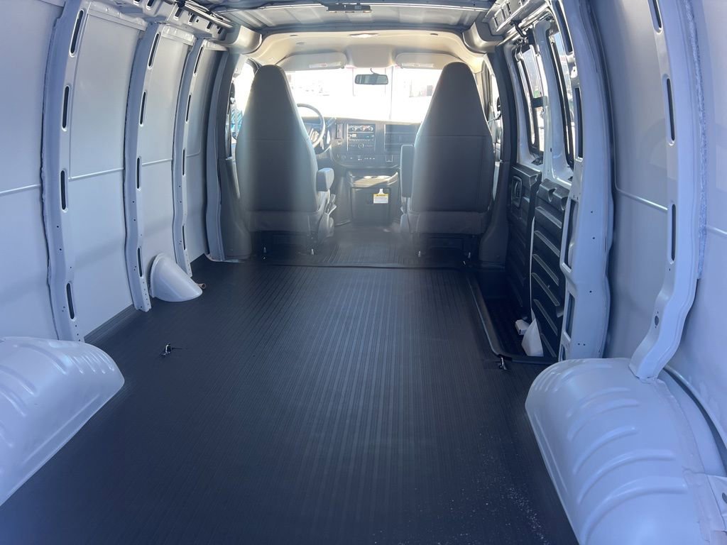 2025 Chevrolet Express Cargo Work Van - Photo 9