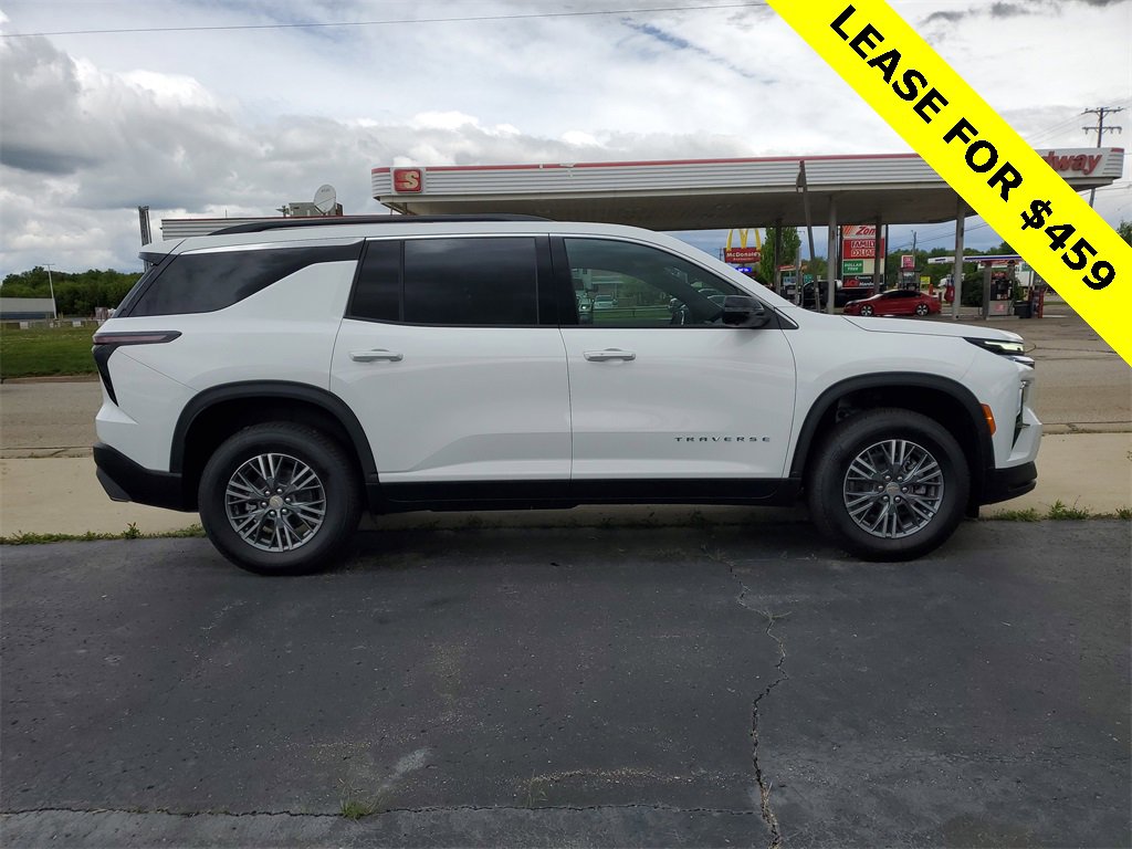 2025 Chevrolet Traverse photo 3