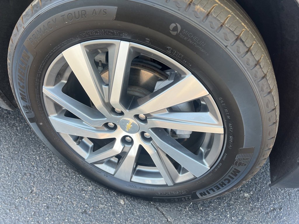 2022 Chevrolet Equinox LT photo 2