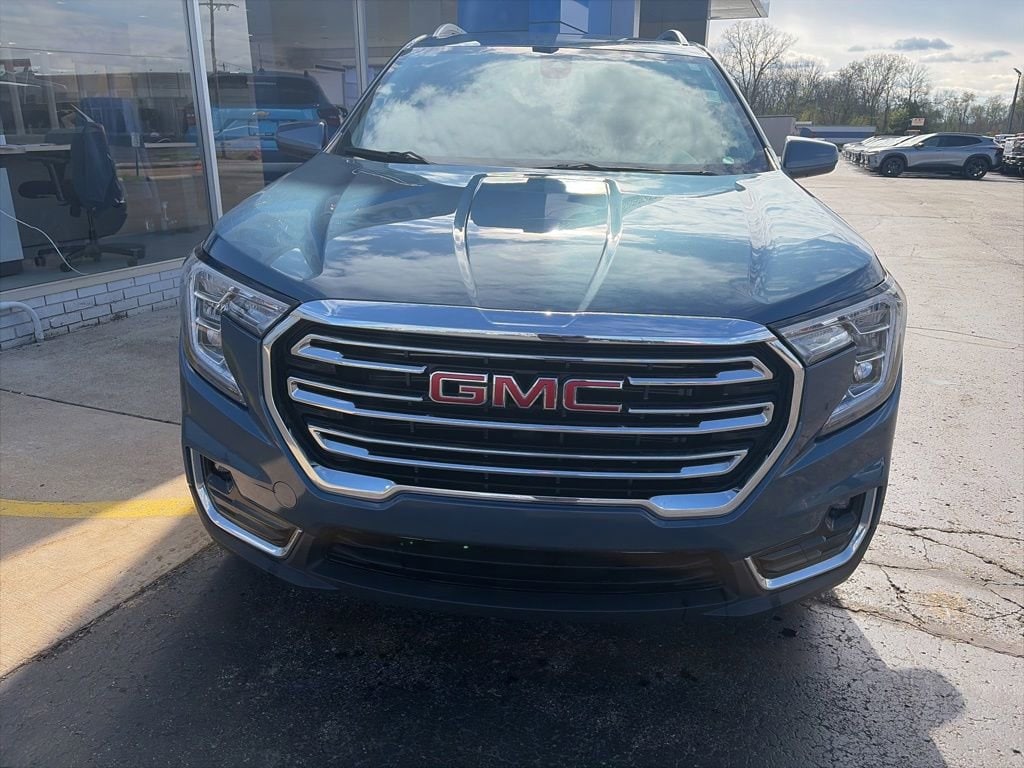 Used 2024 GMC Terrain SLT SUV