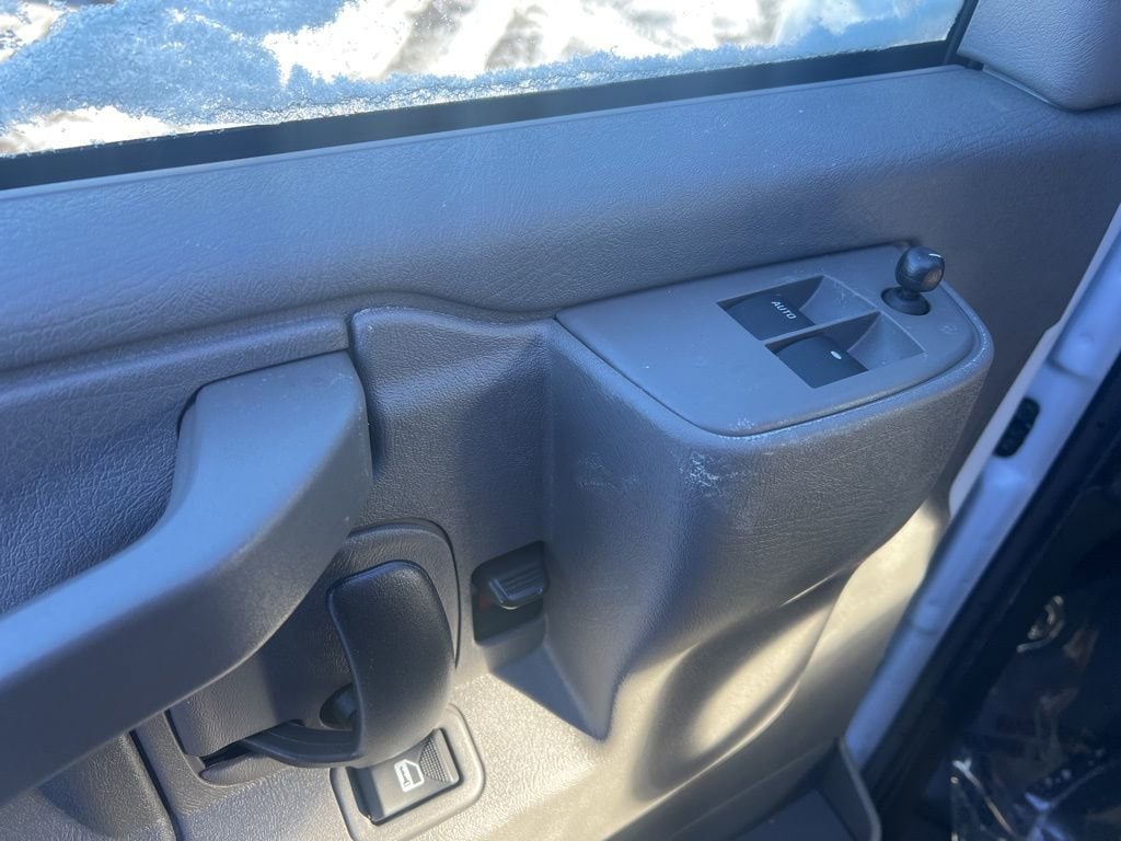 2025 Chevrolet Express Cargo Work Van - Photo 9