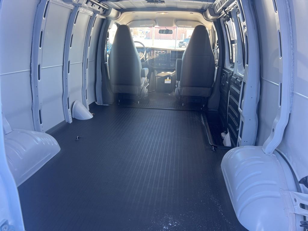 2025 Chevrolet Express Cargo Work Van - Photo 7