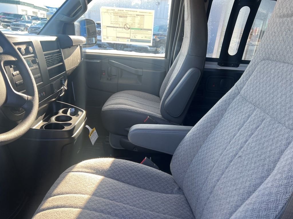 2025 Chevrolet Express Cargo Work Van - Photo 11