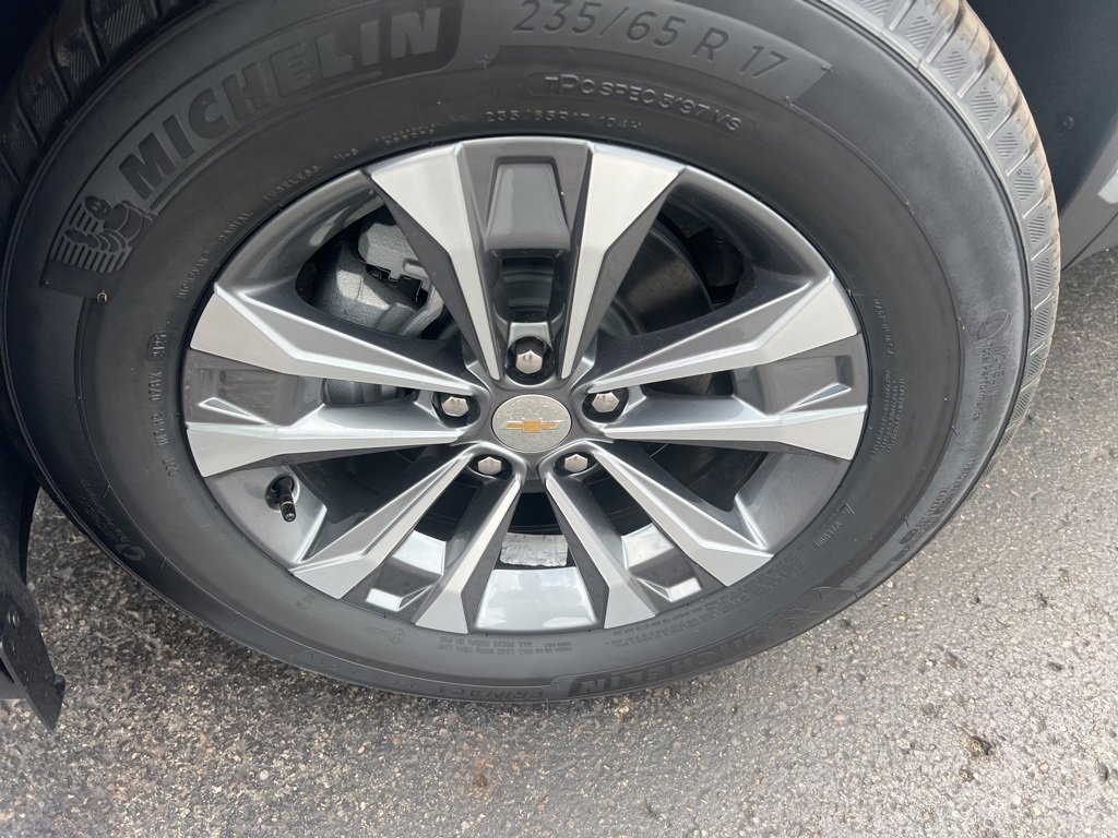 2026 Chevrolet Equinox LT photo 2