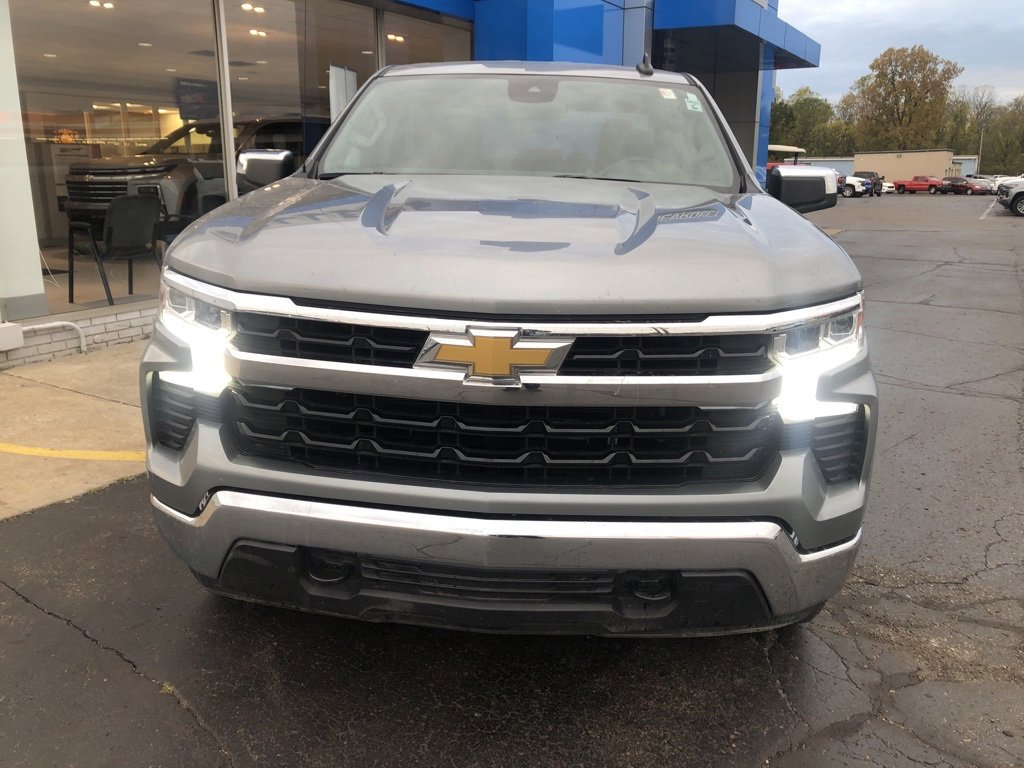 2023 Chevrolet Silverado 1500 LT photo 2