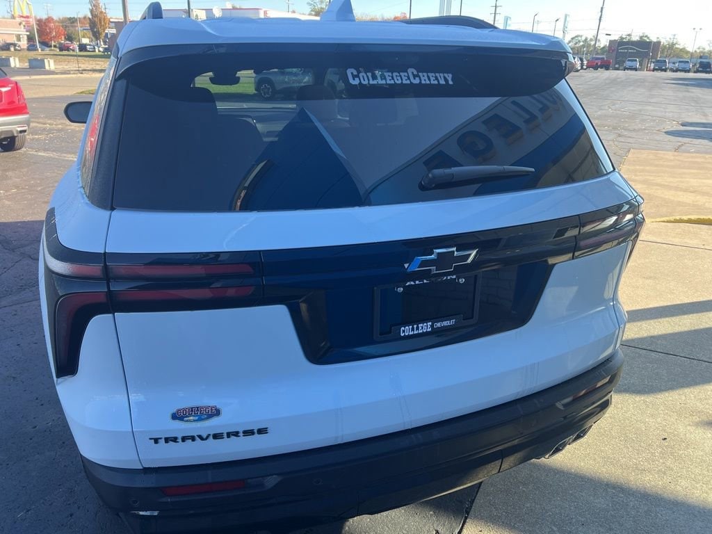 2026 Chevrolet Traverse LT - Photo 7