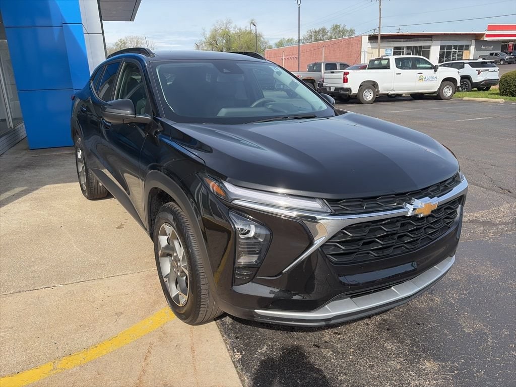 Used 2025 Chevrolet Trax LT SUV