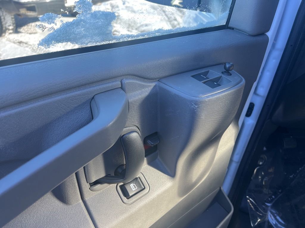 2025 Chevrolet Express Cargo Work Van - Photo 10