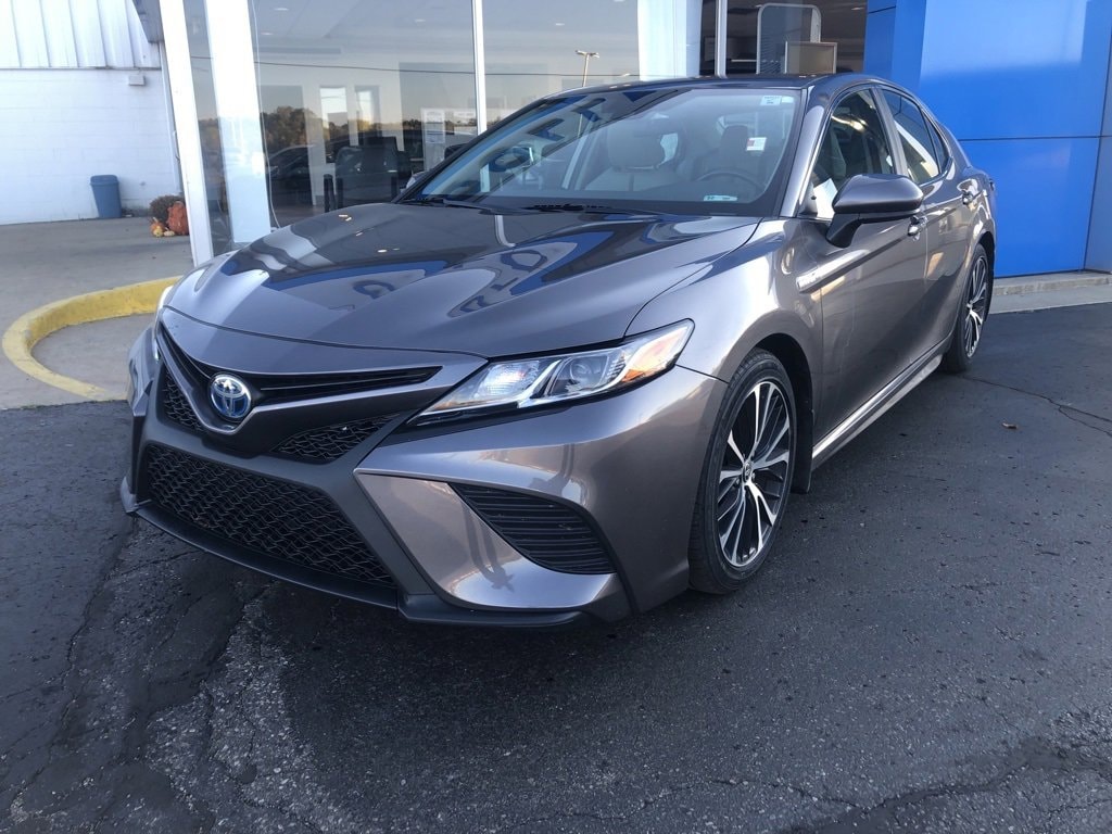 Used 2020 Toyota Camry Hybrid SE