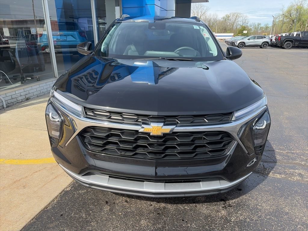 Used 2025 Chevrolet Trax LT SUV
