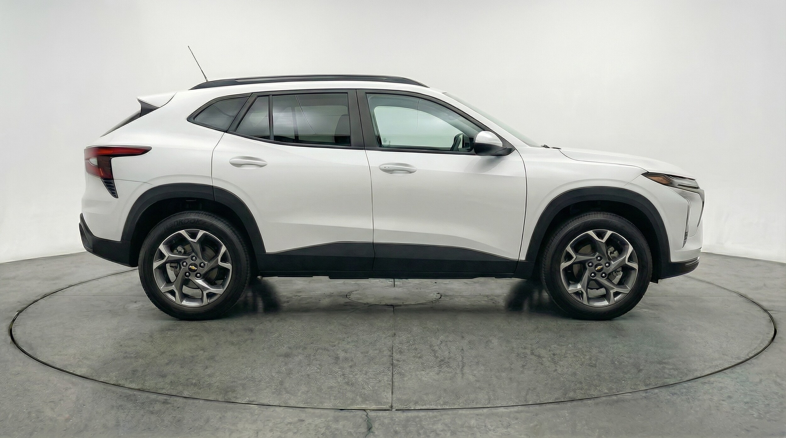 Thumbnail: 2025 Chevrolet Trax - 8