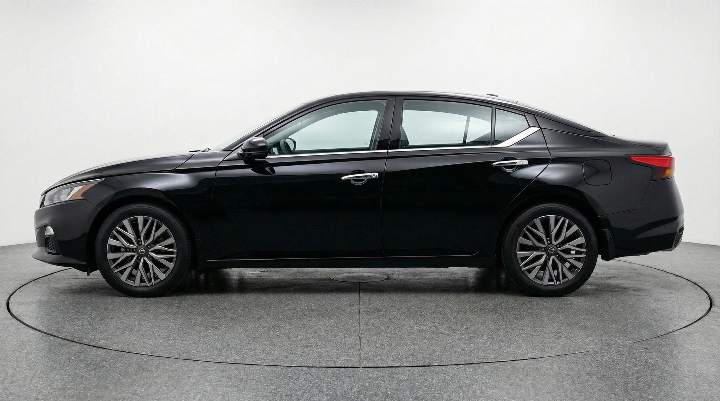 Thumbnail: 2025 Nissan Altima - 4