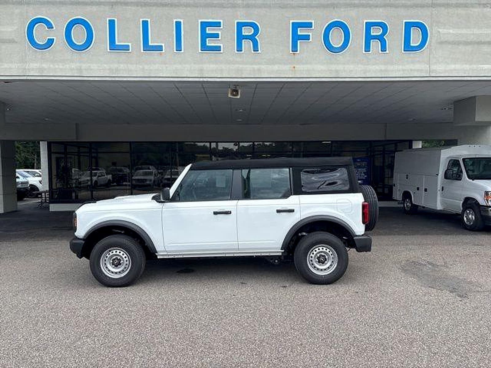 2025 Ford Bronco 4-Door Base - Photo 27