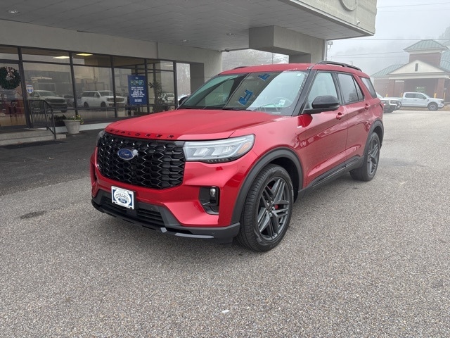 2025 Ford Explorer ST-LINE's photo