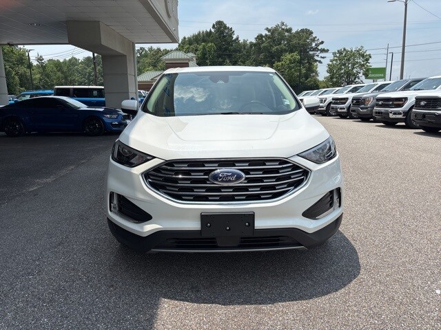 2022 Ford Edge SEL photo 2