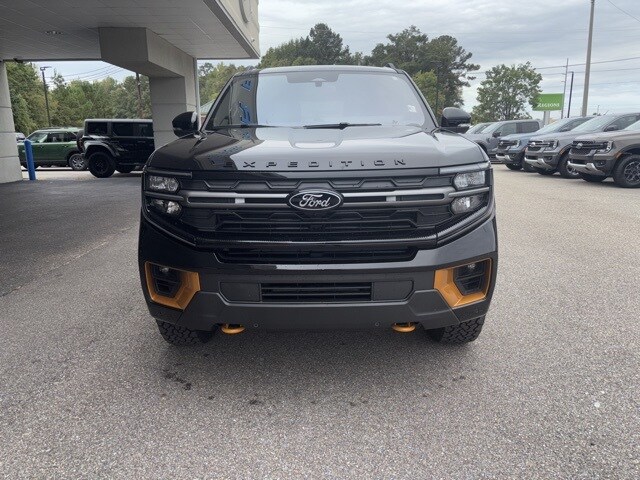 2025 Ford Expedition photo 2