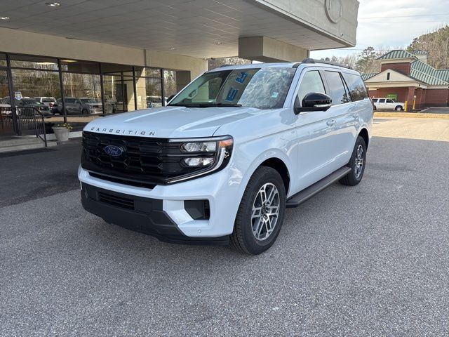 2026 Ford Expedition Active's photo